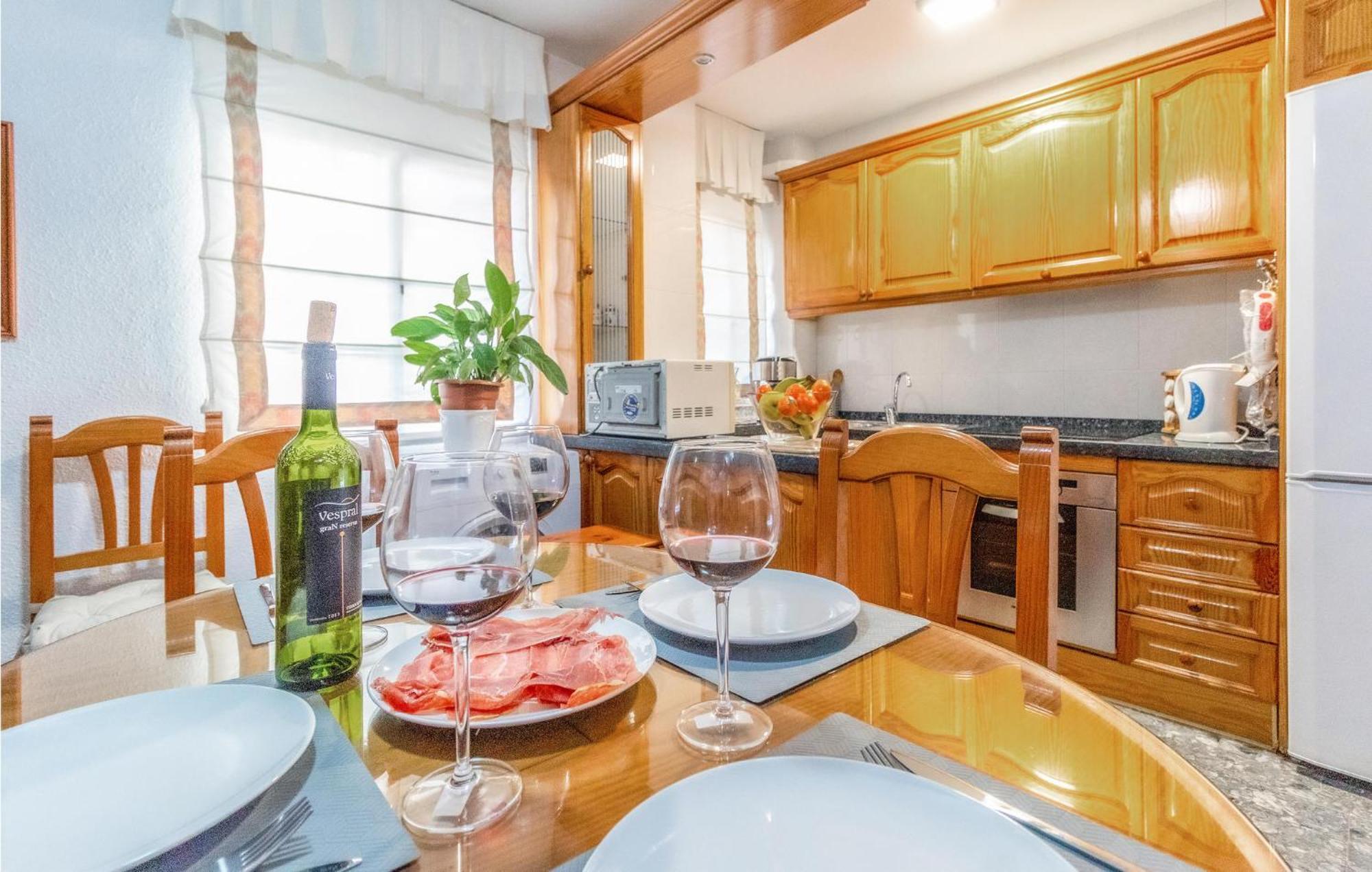 Stunning Home In Mlaga With 2 Bedrooms And Wifi Málaga Exteriör bild