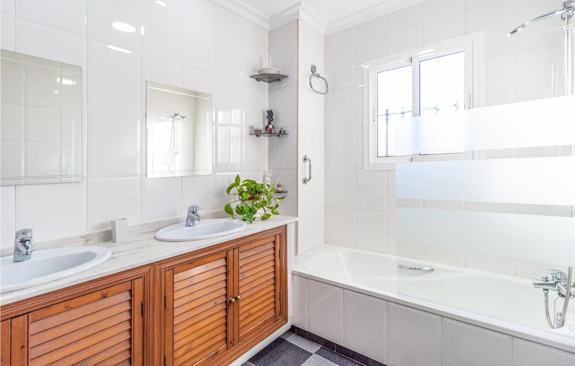 Stunning Home In Mlaga With 2 Bedrooms And Wifi Málaga Exteriör bild