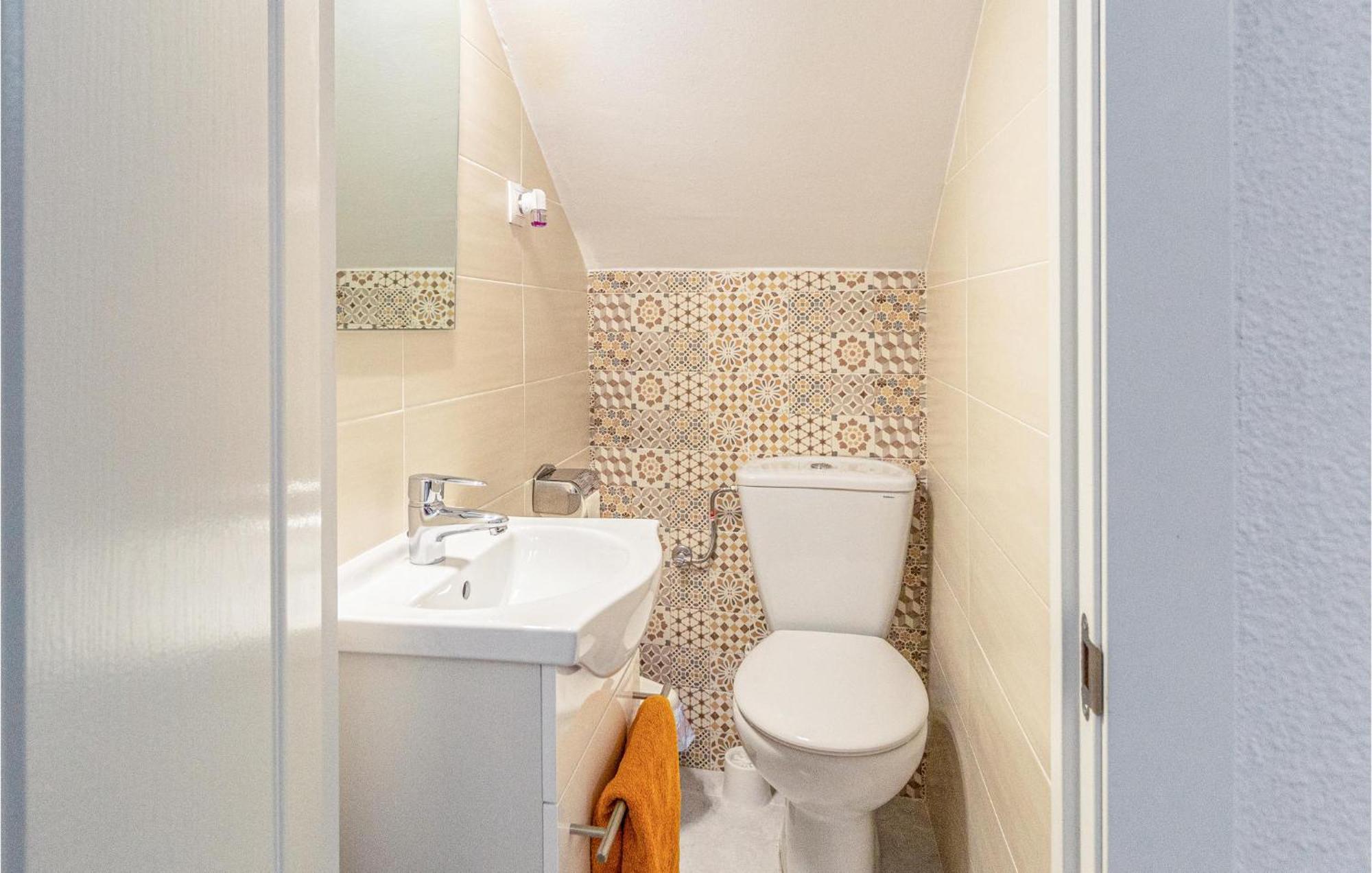 Stunning Home In Mlaga With 2 Bedrooms And Wifi Málaga Exteriör bild